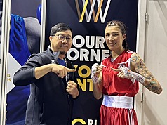 拳擊女將黃筱雯（右），左為教練劉宗泰。
（劉宗泰提供）


