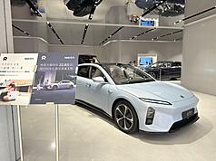 中國將結束12年的新能源車免稅，2026年起恢復徵稅。圖為中國新能源車品牌蔚來門市畫面，攝於8月3
日。
