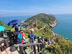 主持人彼此分享自己難忘的郊游經歷。（圖/取自中央社）