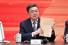 行政院13日與地方共商財劃法修法與事權分配等議題，行政院長卓榮泰（圖）出席會後記者會。
