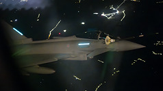 英國空軍19日晚間出動2架「颱風」戰機，前往波蘭執行北約「東翼哨兵」空中巡防任務。（英國國防部
提供）

