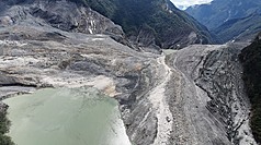圖為馬太鞍溪堰塞湖空拍。（林業及自然保育署花蓮分署提供）