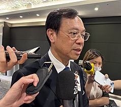 衛福部參考日本將推動「假日急症中心」（UCC），衛福部長石崇良23日表示，UCC估計最快11月
實施，目前台北市、桃園市將各先開設3個點。