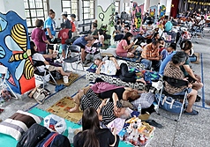 花蓮馬太鞍溪堰塞湖溢流致災，截至24日16時為止，已釀17死、32傷、17人失聯。圖為安置在大進國小的災民。