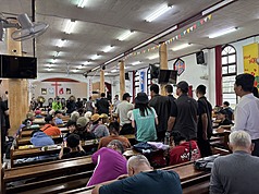 花蓮縣馬太鞍溪堰塞湖溢流釀災，馬太鞍教會開設收容所，供災民休息。