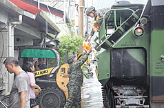 PD
二戰區派遣448名官兵挺進花蓮救災
颱風樺加沙造成花蓮重大災情，負責東部地區作戰與
救災的第二作戰區24日派遣448名官兵挺進，以恢復
交通動線為優先。
（二戰區提供）
中央社記者游凱翔傳真　114年9月24日
