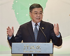 行政院長卓榮泰（圖）25日下午出席「環境部淨零綠
領人才培育課程」合格證明頒發典禮時表示，淨零轉
型已是國家發展必然方向，除了制度設計與政策規
劃，更需要專業人才在各行各業中實際落實。
