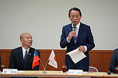 立法院長韓國瑜25日率領跨黨派立委訪問日本，下午
與自民黨最高顧問麻生太郎（右）會面。麻生特別對
花蓮風災罹難與失蹤民眾表達深切慰問，並強調不論
10月4日自民黨總裁選舉結果如何，「台日關係都不
會改變」。