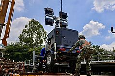 花蓮馬太鞍溪堰塞湖溢流重創光復鄉，國軍第5作戰
區25日派遣兵力及救援裝備投入災區支援清理及復原
作業，展現國軍救援行動力。（軍方提供）