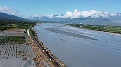 馬太鞍堰塞湖洪患重創光復鄉，目前已累計18人死亡、7人失聯，29日上午搜救人員在東富村加里洞
（圖）找到1具男屍，送往瑞穗生命園區相驗，將比對確認身分。（民眾提供）
