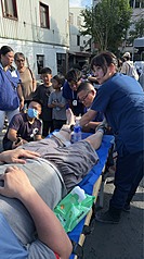 花蓮慈濟醫院團隊進駐光復鄉災區，29日已是設置醫療站的第6天，從1個醫療站增加到現在3個醫
療站，另外還有1個機動巡迴醫療隊提供服務。（花蓮慈濟醫院提供）