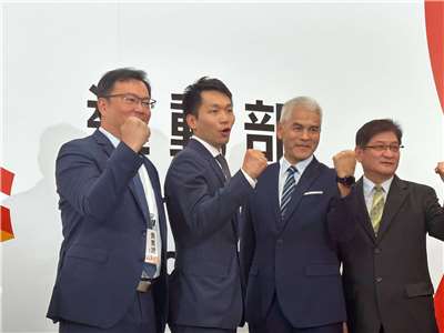 運動部長李洋（左二）與運動部三位次長9日正式走馬上任。（楊雨青攝）