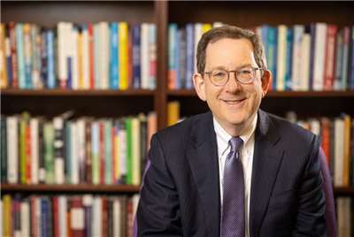 西北大學（Northwestern University）校長希爾（Michael Schill)請辭。(西北大學官網)