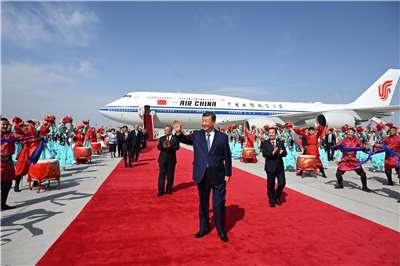 中國國家主席習近平23日抵達新疆烏魯木齊，參加自治區成立70週年活動。