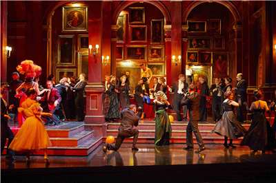 全球熱演30年！致敬費里尼版的威爾第歌劇《弄臣》製作10月首度登台演出。(台中國家歌劇院提供)