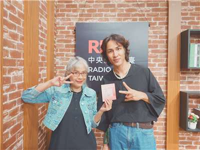 Voice to the World 節目主持人介文專訪來自台東膽曼部落的阿美族創作歌手 ~ 馬樂