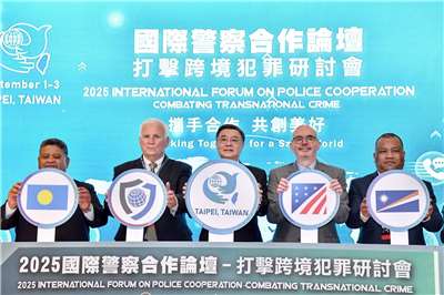 行政院長卓榮泰2日出席「2025國際警察合作論壇 打擊跨境犯罪研討會」。(圖：行政院提供)