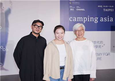 2025Camping Asia策展人林人中（左起）、2023 Camping Asia參與學員林穎、北藝中心董事長王文儀，共同分享活動精神與內容。（台北表演藝術中心提供）