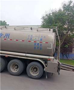 中國油罐車業者卸完煤油就直接換裝食用油，不清洗罐體造成糧油污染。(微博)