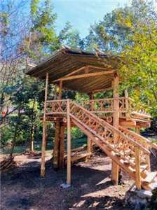 麻必浩部落結合穀倉與瞭望台改良式的高腳屋