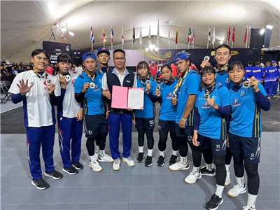 U18世界盃5人制棒球賽台灣隊28日以4比5、3比13吞敗，拿下隊史最佳亞軍成績。(翻攝中華民國棒球協會粉絲團臉書)