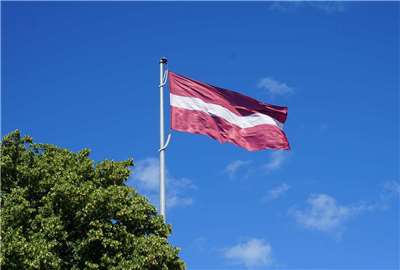 俄羅斯近期屢次侵犯北約空域，包括波羅的海國家和波蘭都曾被入侵。圖為拉脫維亞國旗 (Pixabay)