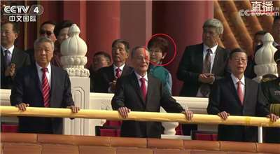 國民黨前主席洪秀柱(紅圈者)出席中共93閱兵。(翻攝微博)