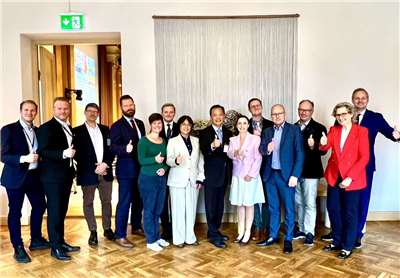 「台瑞典國會議員協會」（STPA）11日於瑞典國會舉行台灣議題座談會，重申瑞典國會對民主台灣的堅定支持，強調台灣在國際參與的重要性，同時駐瑞典代表谷瑞生(中)也感謝瑞典議員長期挺台。(駐瑞典代表處提供)