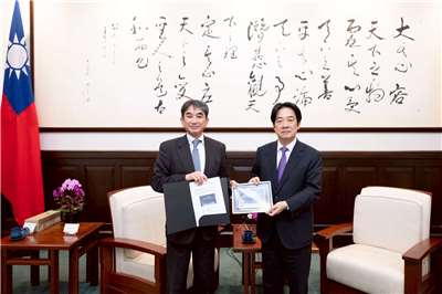 賴清德總統(右)今天(24日)下午接見日本立命館大學教授垂秀夫(左)。(圖 : 總統府flickr)