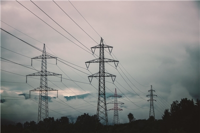 經濟部電價審議會預定於9月中下旬召開， 雖然凍漲機率高，但外界也關注是否趁選舉年之言適度調漲電價以彌補虧損，示意圖。(圖：Pixabay)