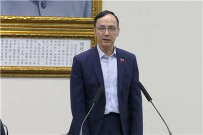 中共今天(3日)舉行九三閱兵紀念對日抗戰勝利80週年，國民黨主席朱立倫表示，當年領導對日抗戰的唯一領導者是國民黨總裁蔣中正與國民黨，中共雖有參與，但不是主要戰場，史實不容竄改與扭曲。(趙婉淳 攝)