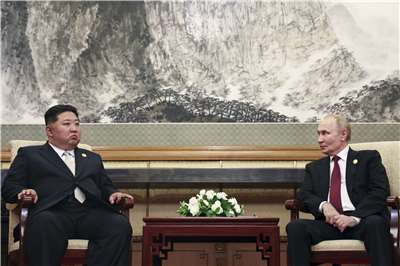 俄羅斯總統蒲亭(Vladimir Putin，右)和北韓領導人金正恩(Kim Jong Un，左)3日出席在北京舉辦的九三大閱兵，兩人並在活動期間舉行雙邊會晤。