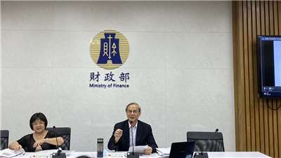 財政部次長阮清華(右)。資料照。(陳林幸虹 攝)