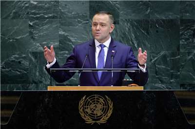 波蘭總統納夫羅茨基(Karol Nawrocki)在聯合國大會年度會議上發表演說。(AFP)