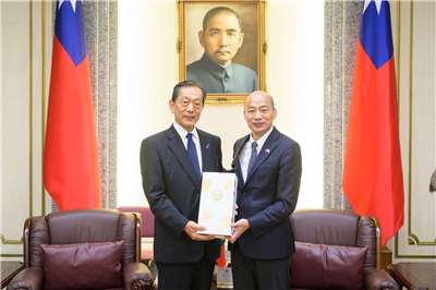 立法院長韓國瑜（右）17日接見「日本台灣交流協會」新任會長隅修三（SUMI Shuzo，左）一行。(立法院提供)