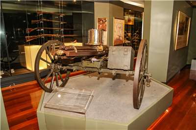 泰國皇家陸軍博物館中展示的加特林機砲。作者于倉和提供