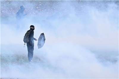 法國核廢料儲存計畫引發抗議，警方催淚瓦斯驅散示威者。