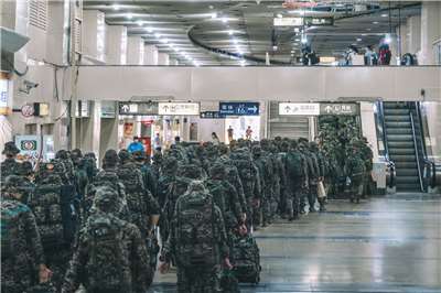 針對花蓮光復鄉災情，國軍持續投入救援，目前已累計出動超過1萬人次兵力協助災區清淤復原。 （國軍第三作戰區提供）