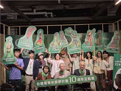 台積電青年築夢計畫十週年互動展 《Oﬀ Track》，邀九組築夢青年共同策展，透過現場互動，讓觀眾親身感受青年如何一步步推進夢想。(江昭倫 攝)