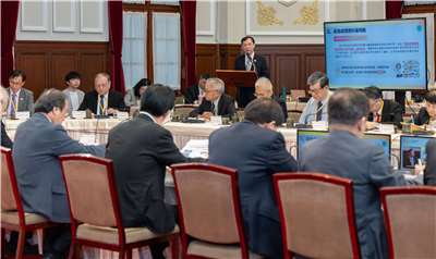 「健康台灣推動委員會」4日下午召開第五次會議，衛福部長石崇良在會中報告「智慧醫療結合健康照護」。(圖：總統府)