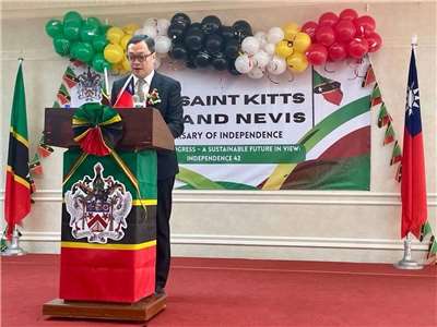 外交部政務次長陳明祺於聖克里斯多福及尼維斯聯邦獨立42週年慶祝活動致詞。(外交部提供)