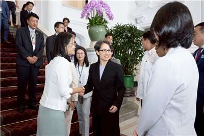 副總統蕭美琴（中）10日接見「第7屆國家企業環保獎」獲獎企業暨114年模範環境保護專責及技術人員。 (總統府提供)