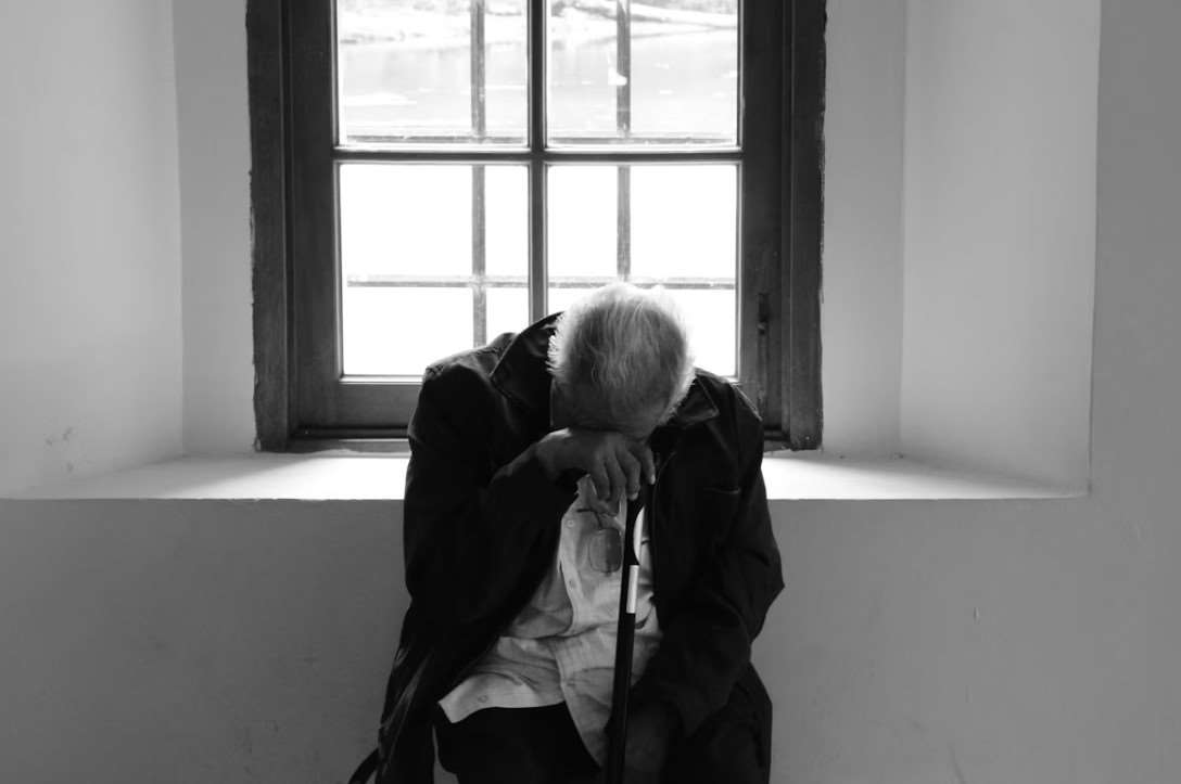 老人孤獨死議題受矚目。（示意圖/Unsplash）