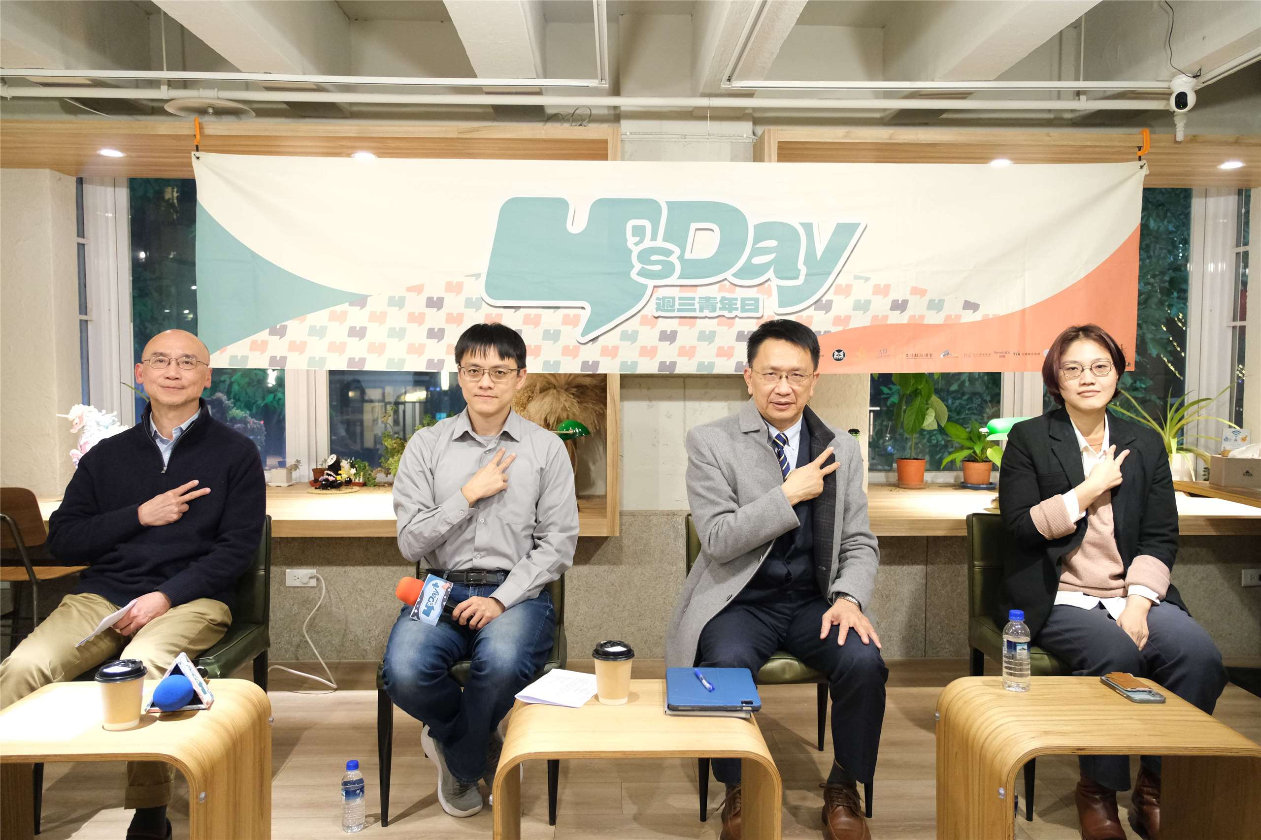 Y’s Day「週三青年日」，7日晚間舉行「憲政當機中：從憲訴法爭議看台灣的制度僵局」座談。左起：林佳和、陳方隅、蔡榮祥、郭玫岑。(台灣智庫提供)