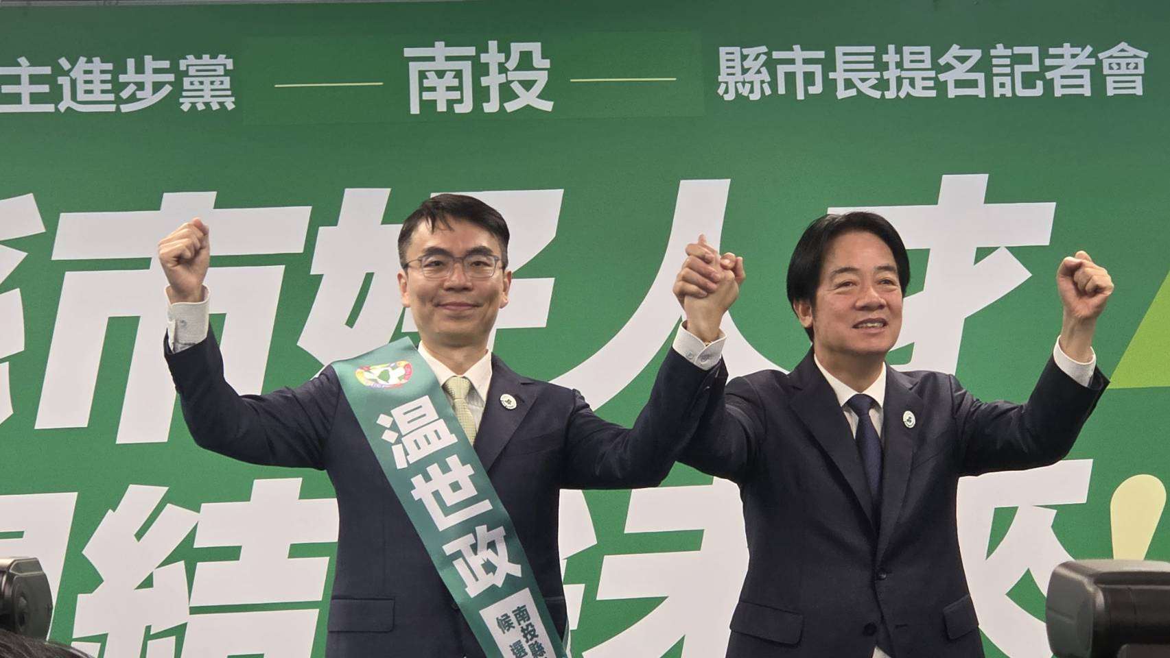 民進黨中執會今天(14日)正式通過徵召新北市牙醫師公會理事長温世政參選南投縣長，挑戰現任南投縣長許淑華。兼任民進黨主席的賴清德總統親自為温世政繫上競選背帶。(劉玉秋攝)