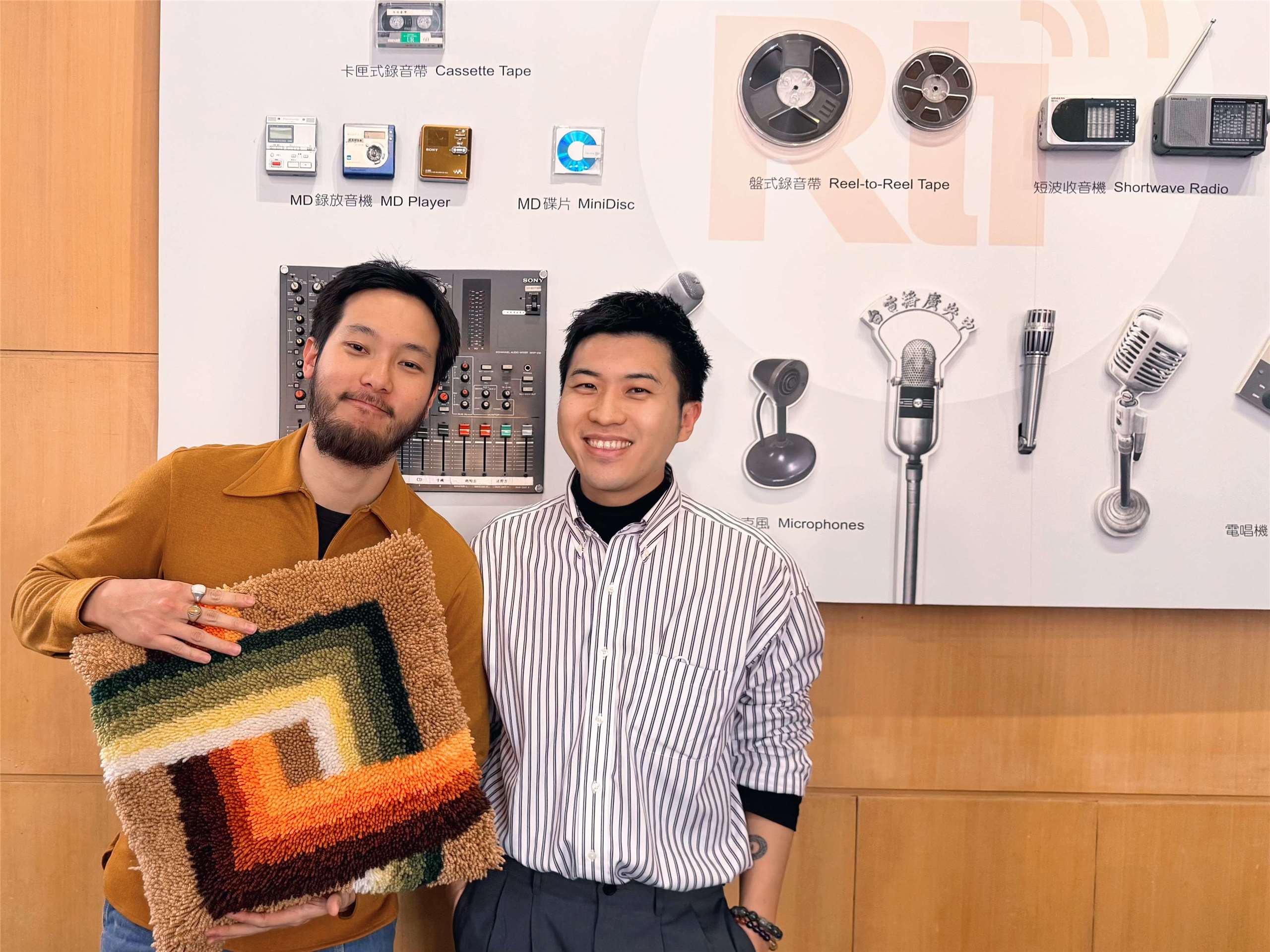 主持人內克與來賓Yufu（左）