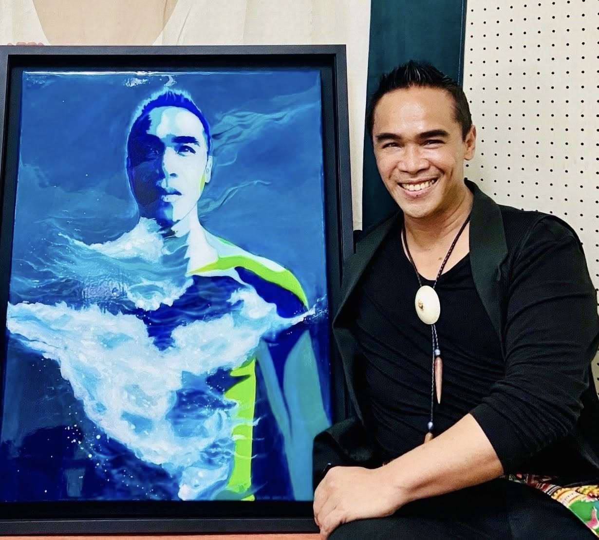 國際知名的原住民藝術家優席夫(YOSIFU)在2025年底推出首張個人專輯《VOYAGER》，一圓年輕時的歌手夢。(FB@優席夫)