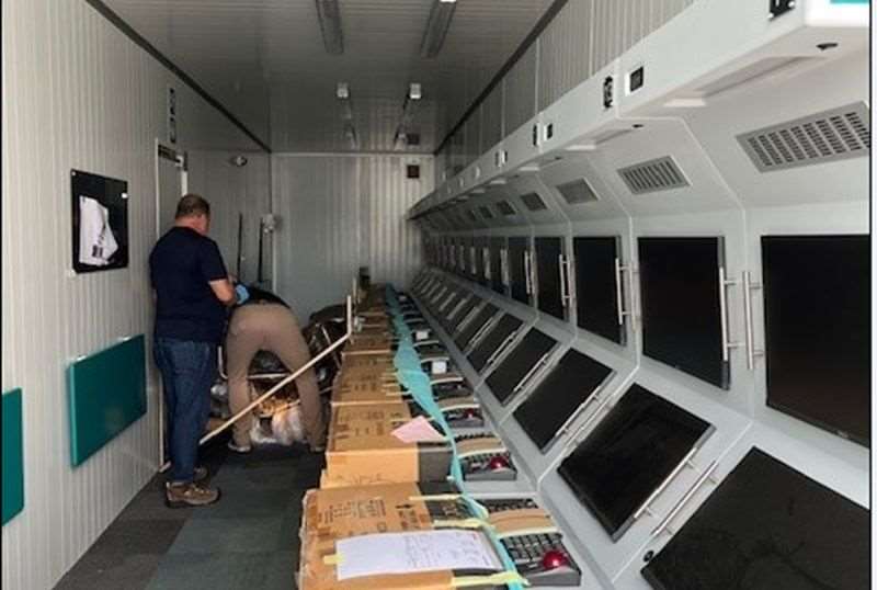 美國扣查南非運往中國反潛訓練設備。 (圖:美司法部)