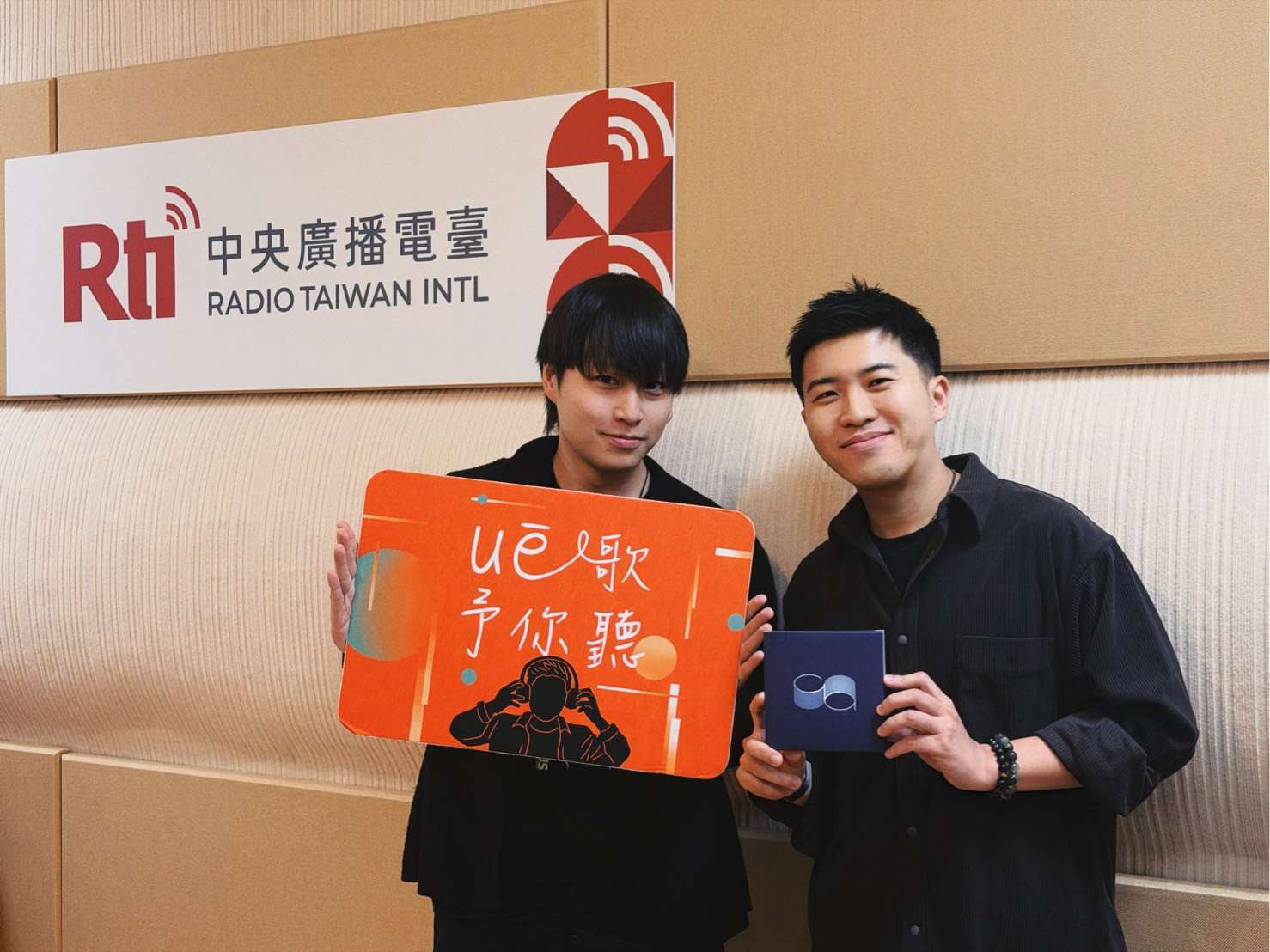 陳以恆(左)與內克(右)之合照