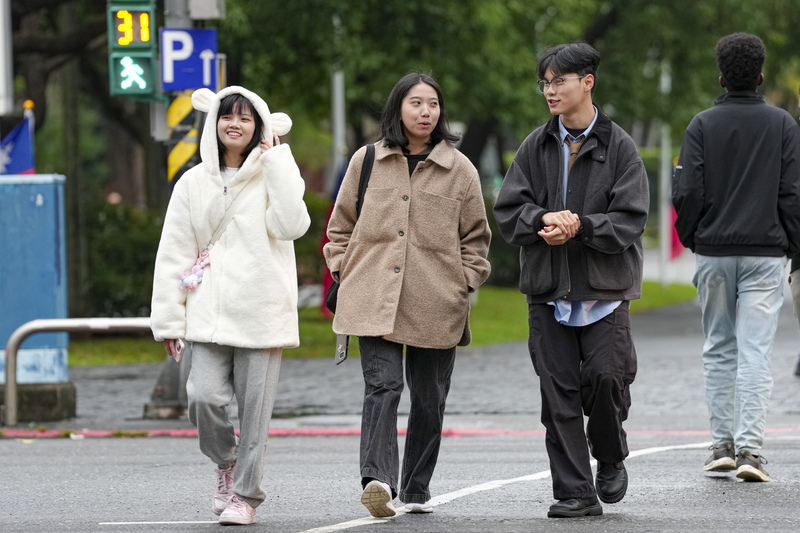 多雲到晴，北部、宜蘭入夜氣溫下探。
